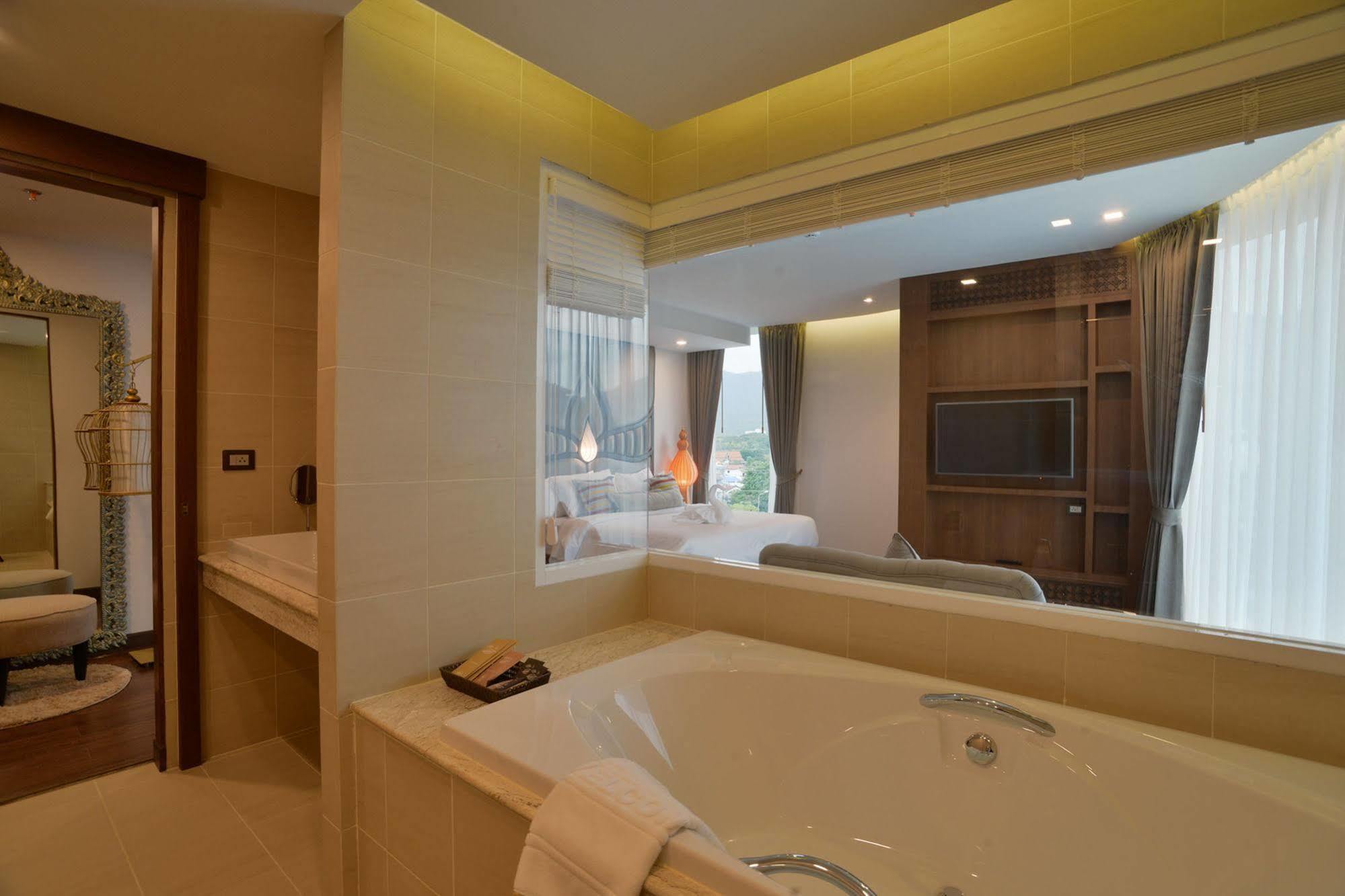 Baisirimaya Hotel Chiang Mai Buitenkant foto